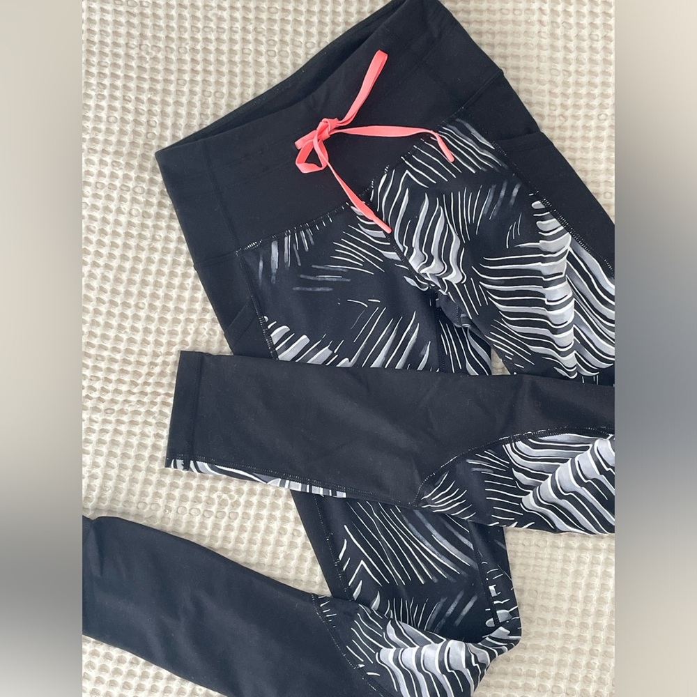 Zella Black and White tropical print leggings